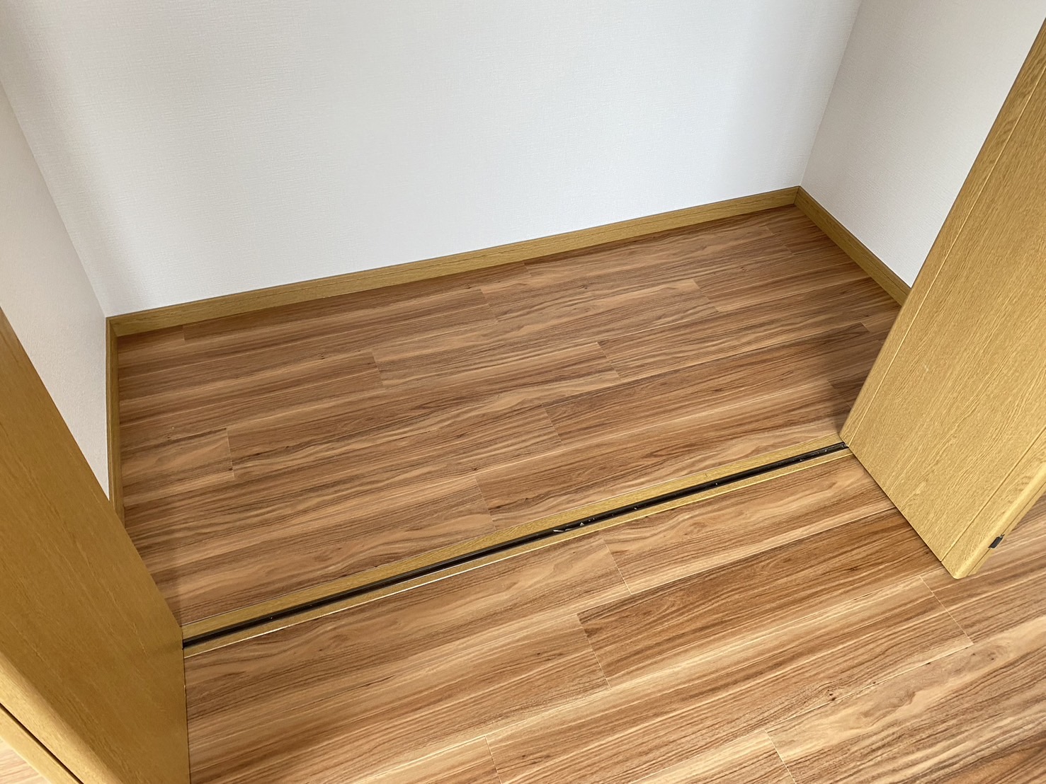 クローゼット・フロアタイル施工後