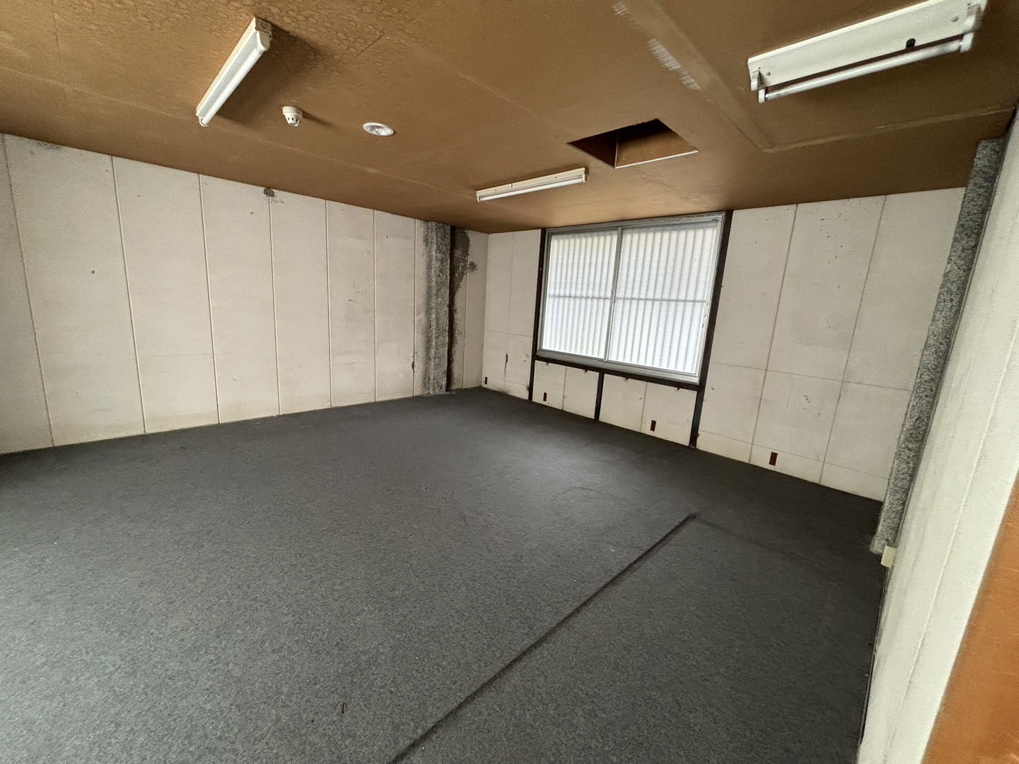 店内内装工事前2