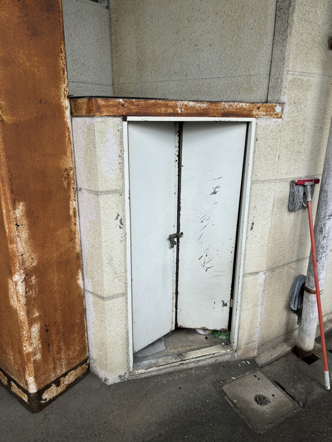 鉄部扉・塗装工事前