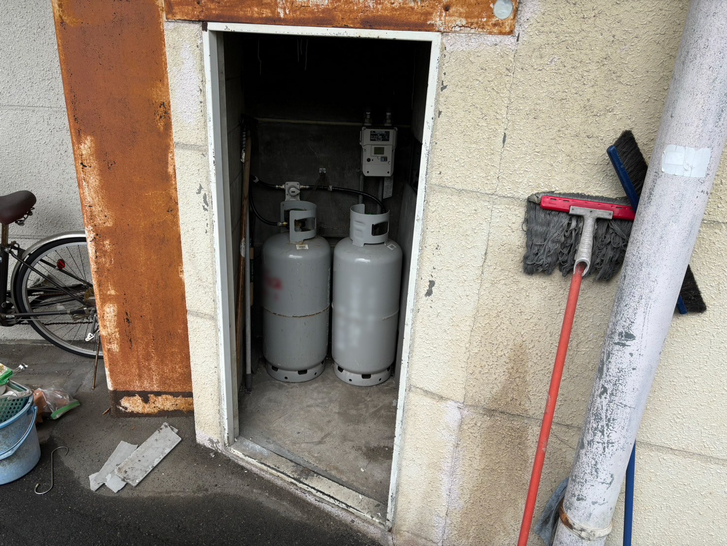 鉄部扉取り外し後・塗装工事前