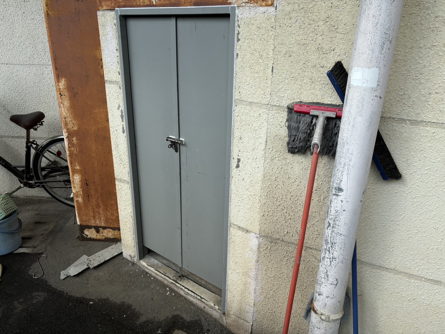 鉄部扉取り付け後・塗装工事前