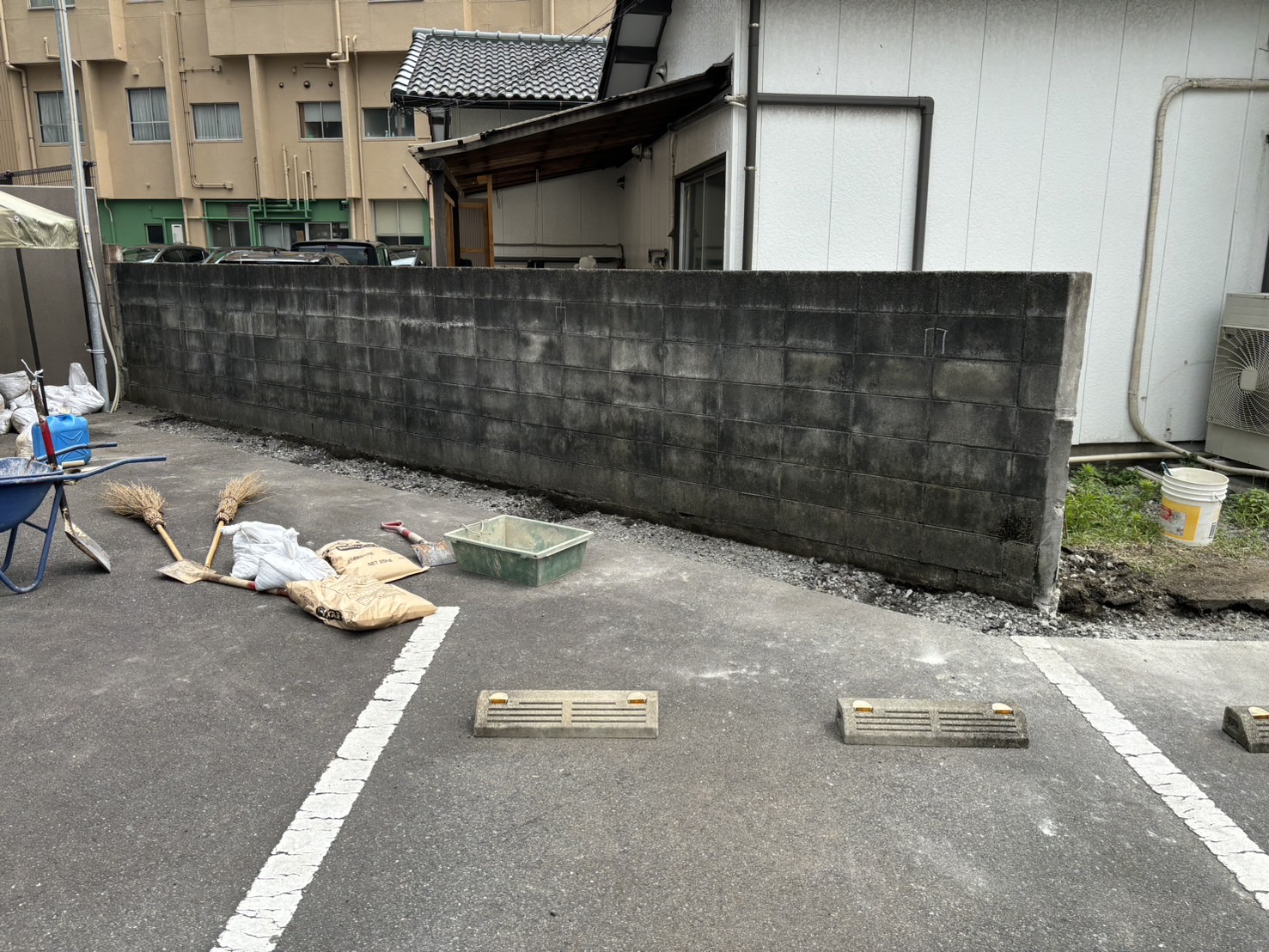 駐車場・外構工事前（ブロック塀2）