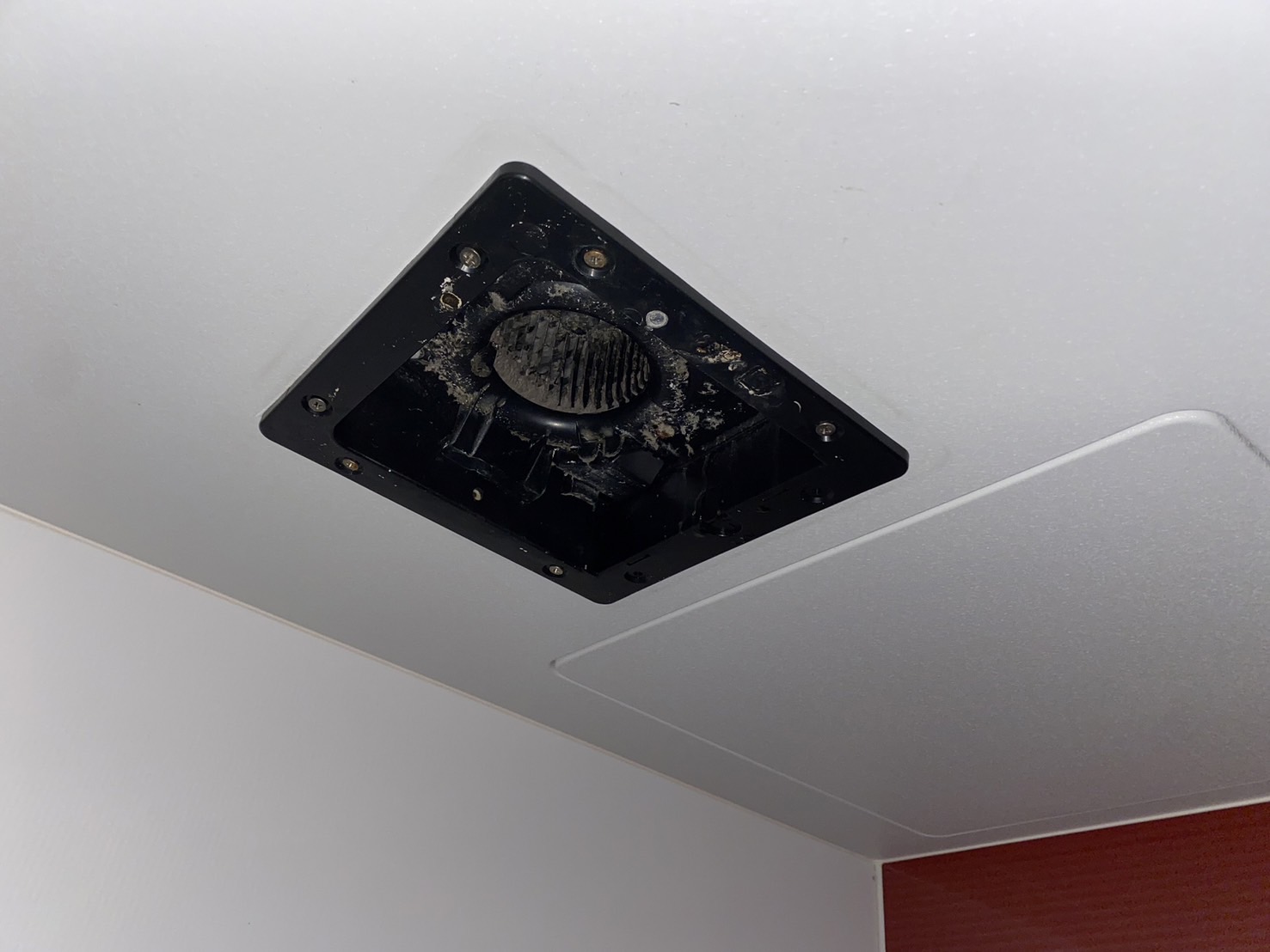 換気扇カバー取り外し後